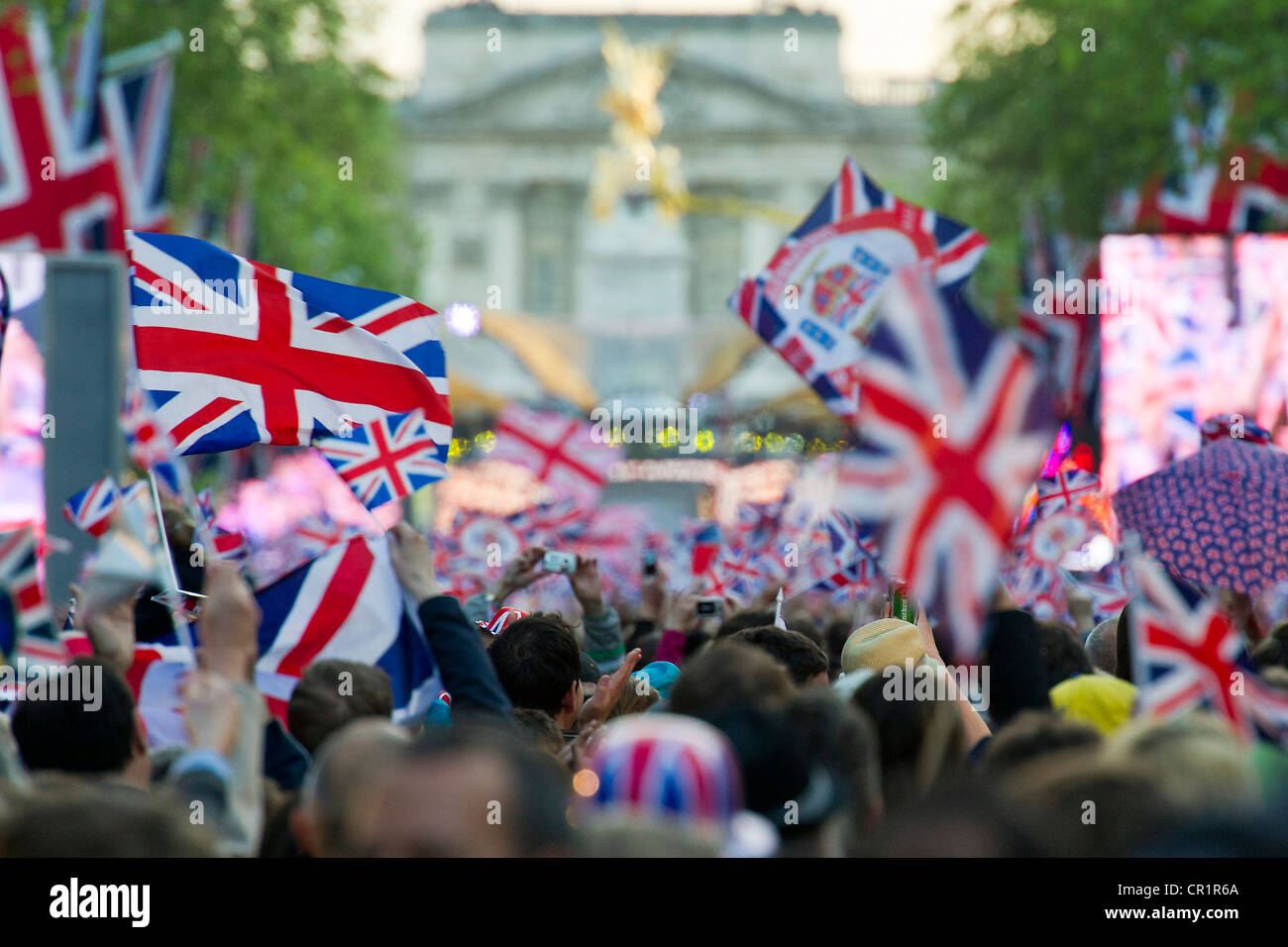 Festone Bandiere Union Jack Per Giubileo Della Regina - 3,7 Metri Con 8 Bandierine In Tessuto - Decorazioni Per Feste A Tema British