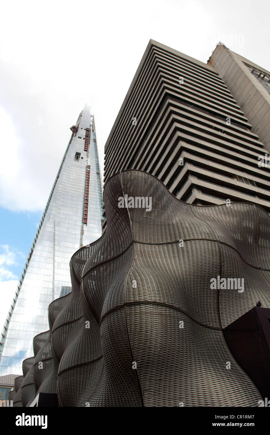 Una miscela di architettura contemporanea in Londra England Regno Unito. Foto Stock