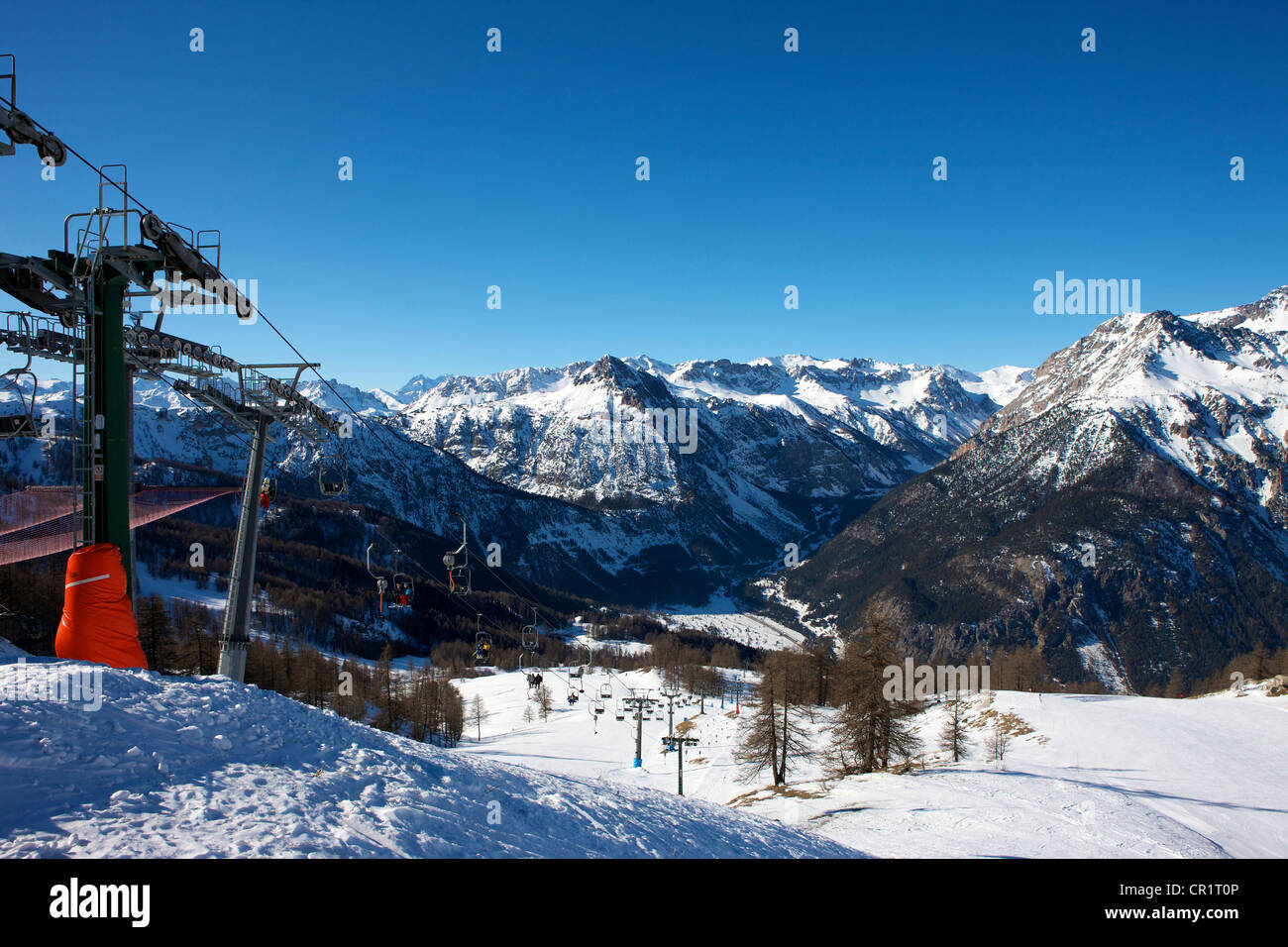 Impianti di risalita dalla stazione di Bardonecchia Foto Stock