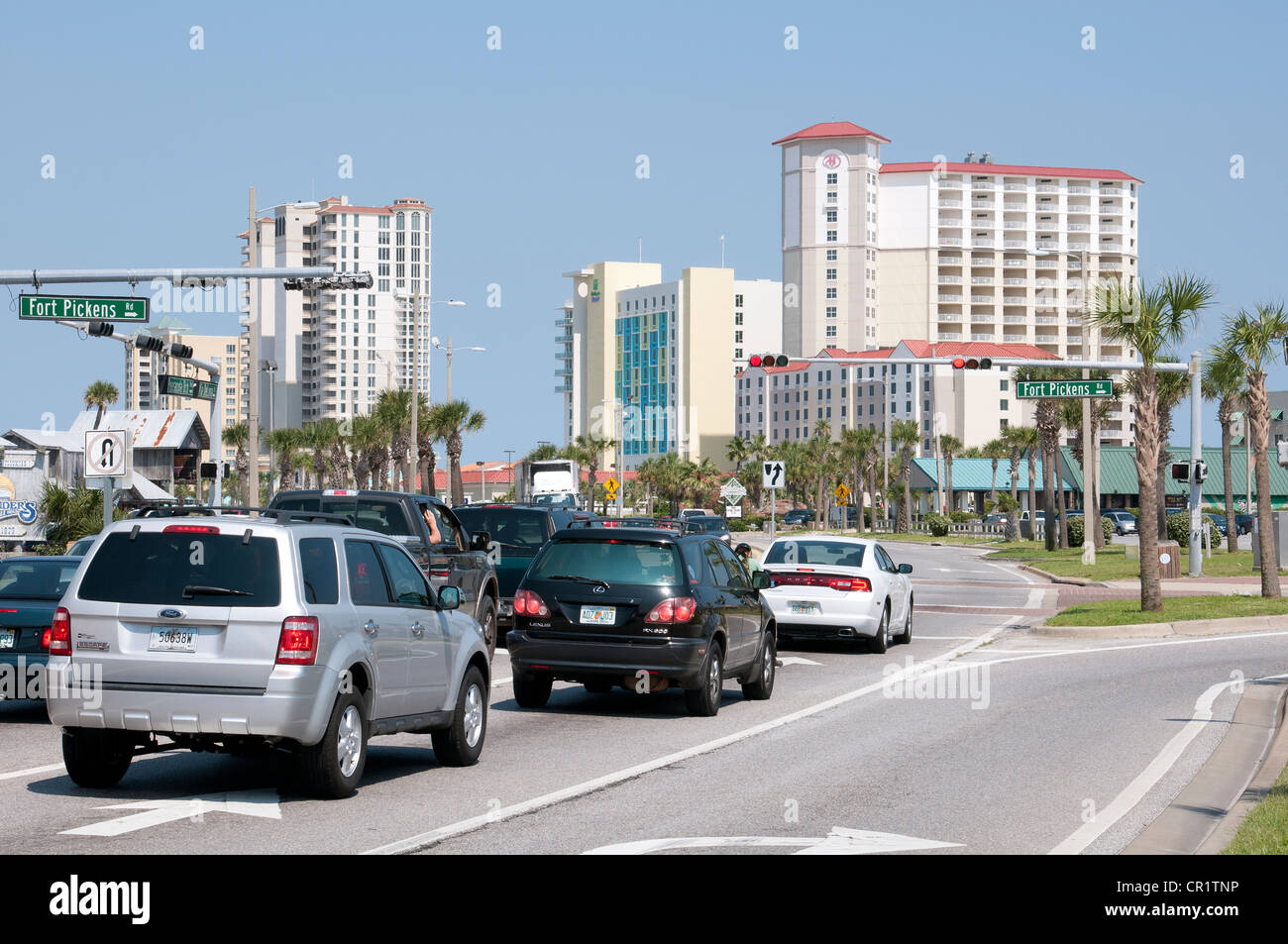 La spiaggia di Pensacola Florida USA il traffico su de Luna Drive Foto Stock