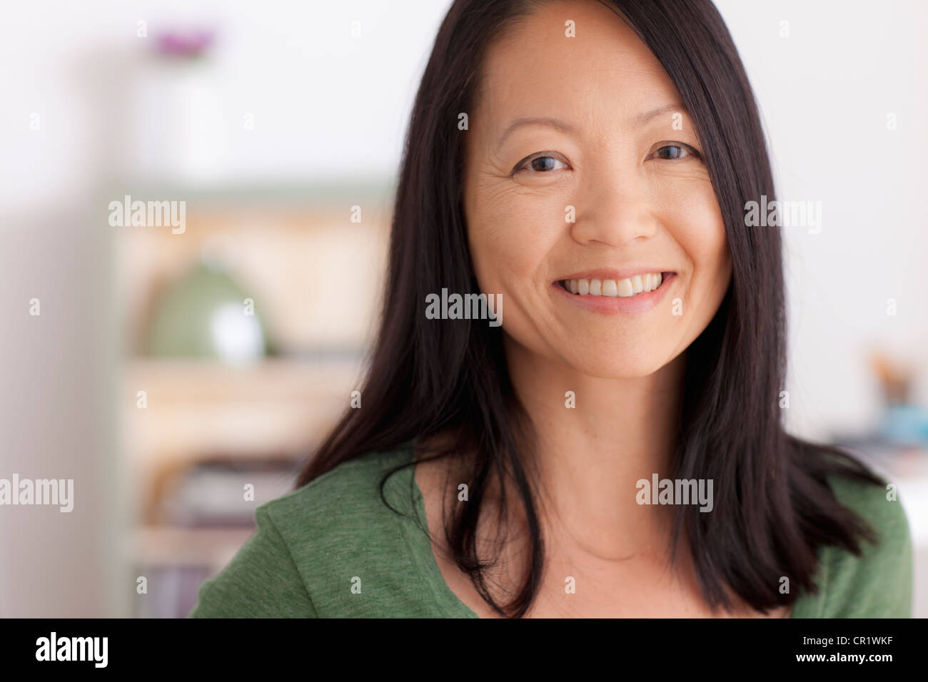Stati Uniti, California, Los Angeles, ritratto di donna matura sorridente Foto Stock