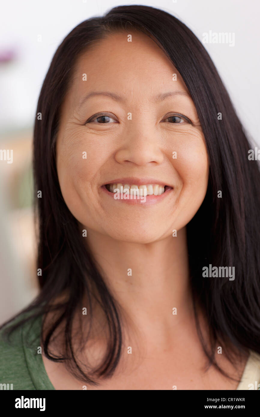Stati Uniti, California, Los Angeles, ritratto di donna matura sorridente Foto Stock