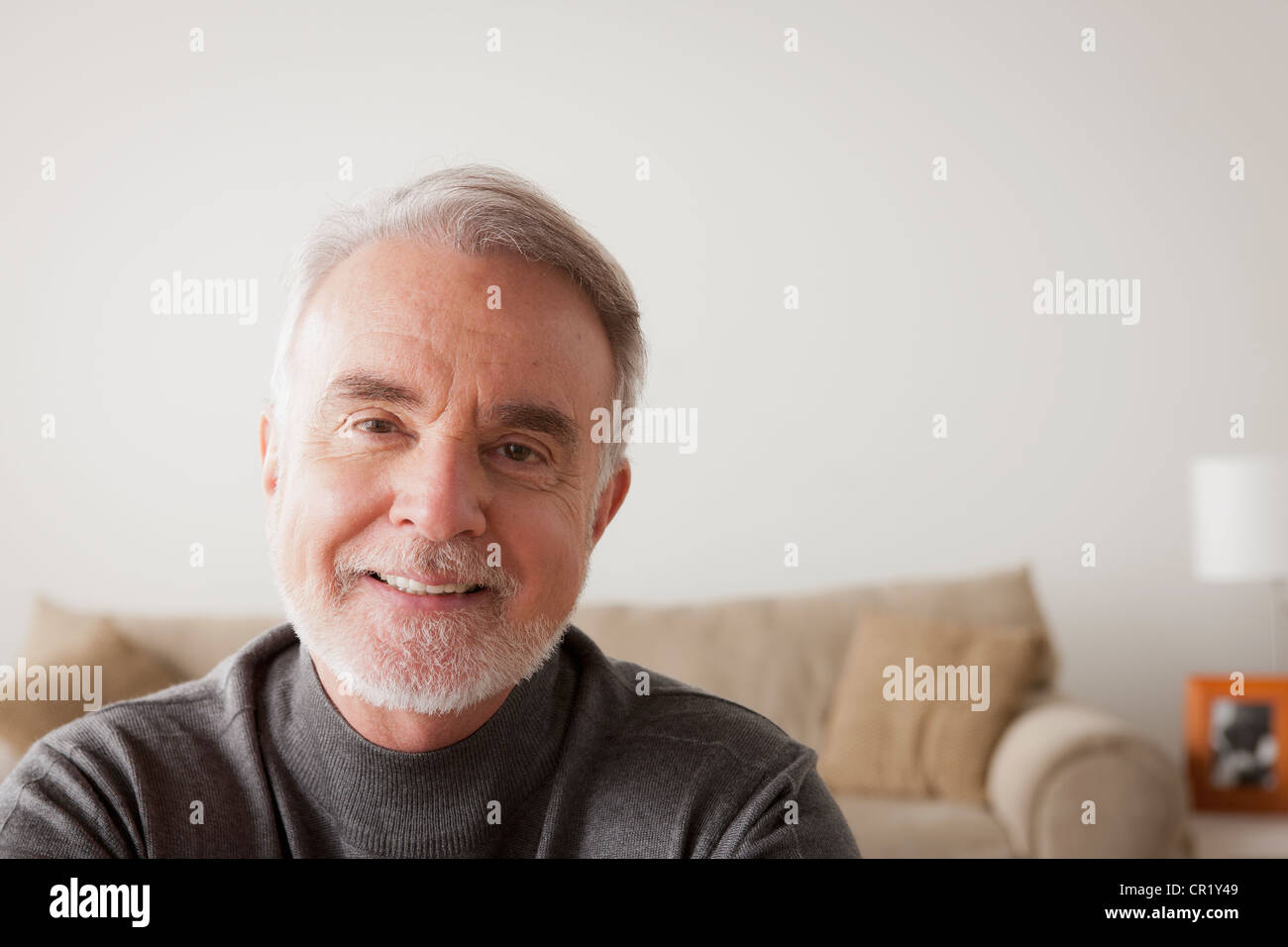 Stati Uniti, California, Los Angeles, Ritratto di sorridente uomo senior Foto Stock