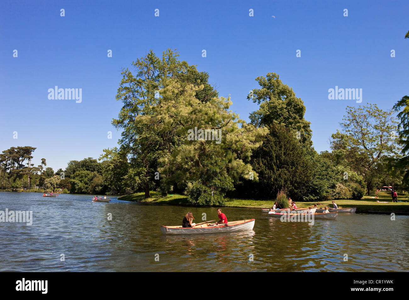 Francia, Parigi, Bois de Boulogne, viaggio in barca sul Lac inferieur Foto Stock