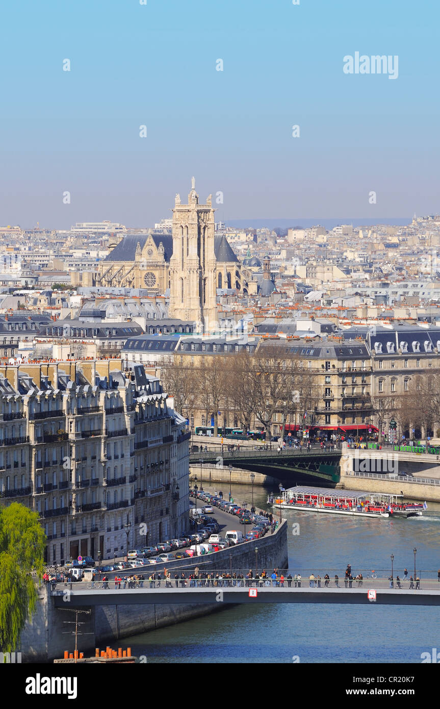 Francia, Parigi, vista generale con le rive del fiume Senna Patrimonio Mondiale UNESCO e Saint Jacques tower Foto Stock