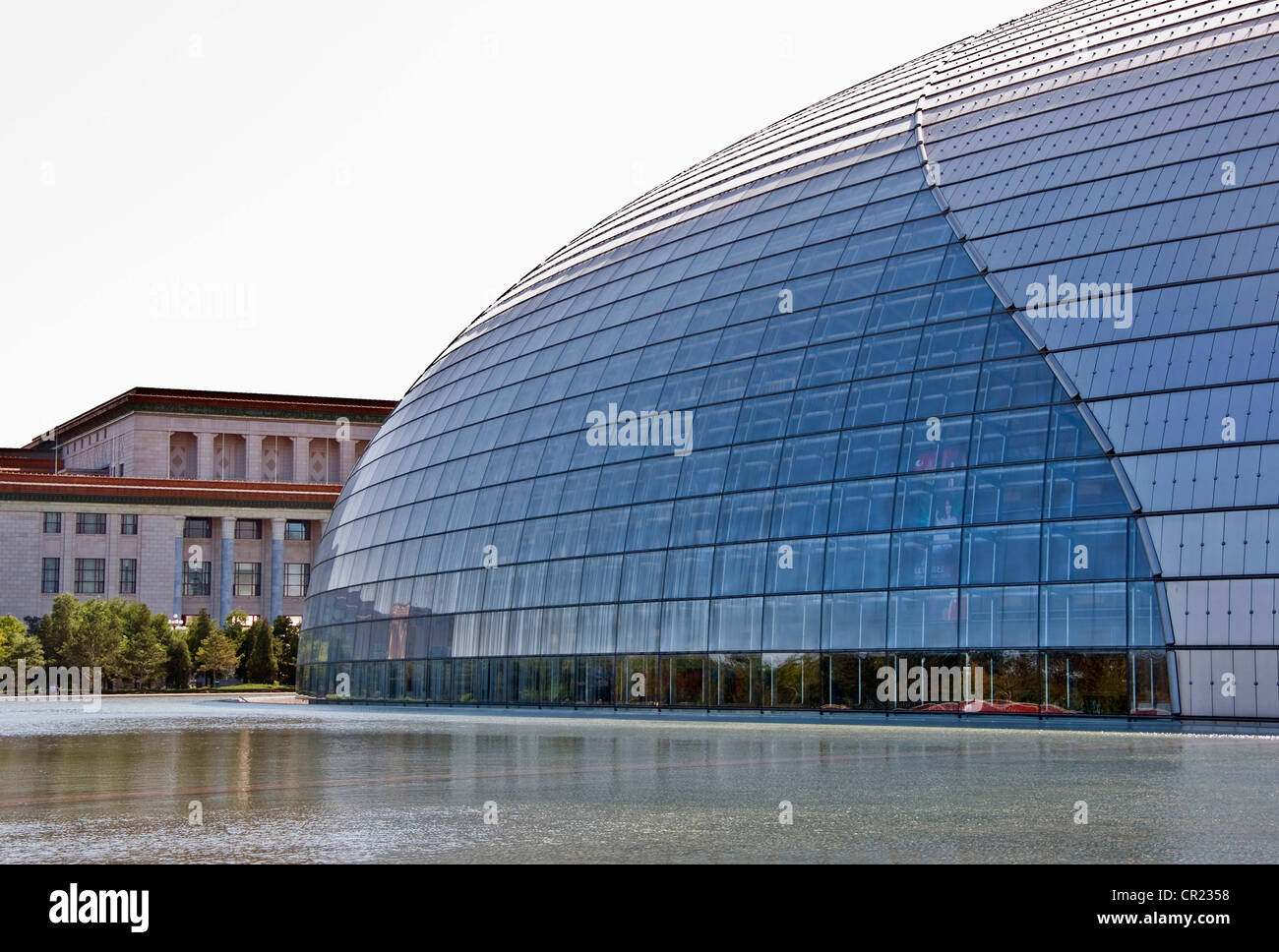 Cina: Centro Nazionale per le Arti dello Spettacolo, Nazionale Grand Theatre, adiacente alla grande Sala del Popolo di Pechino Foto Stock