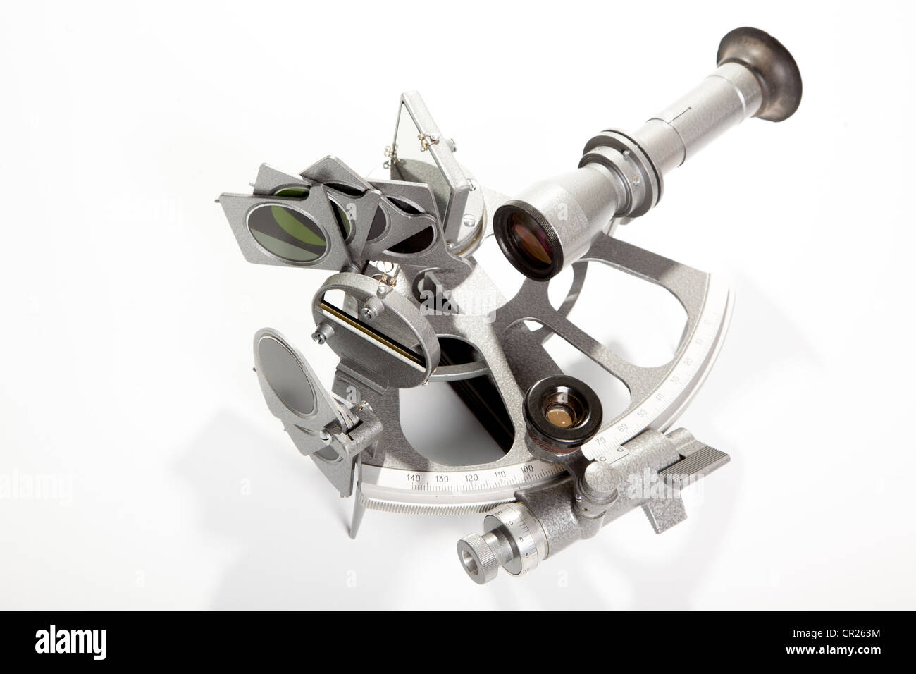 Un sestante è uno strumento utilizzato per misurare l'angolo tra qualsiasi due oggetti visibili. Foto Stock