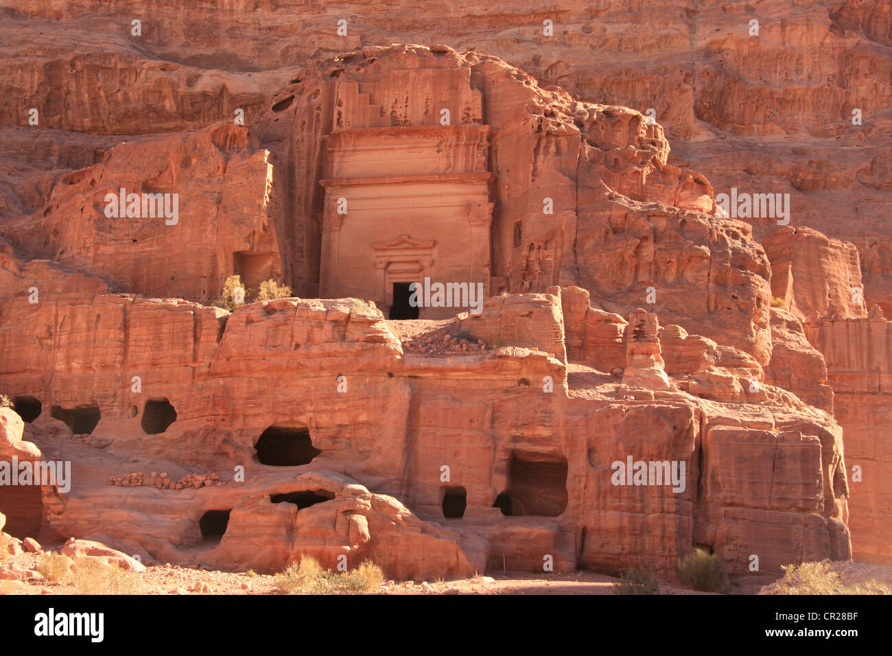 Tempio scolpite dalla montagna di arenaria, PETRA, Giordania, MEDIO ORIENTE Foto Stock