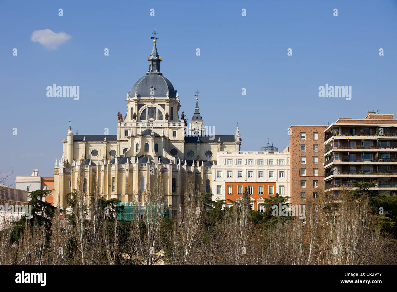 Cattedrale di Almudena (Cattedrale di Santa María la Real de La Almudena) a Madrid, Spagna. Foto Stock