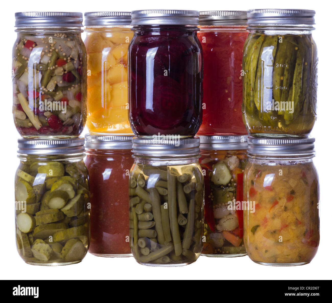 Conserve fatte in casa e verdure sottaceto in vasetti di vetro Foto Stock
