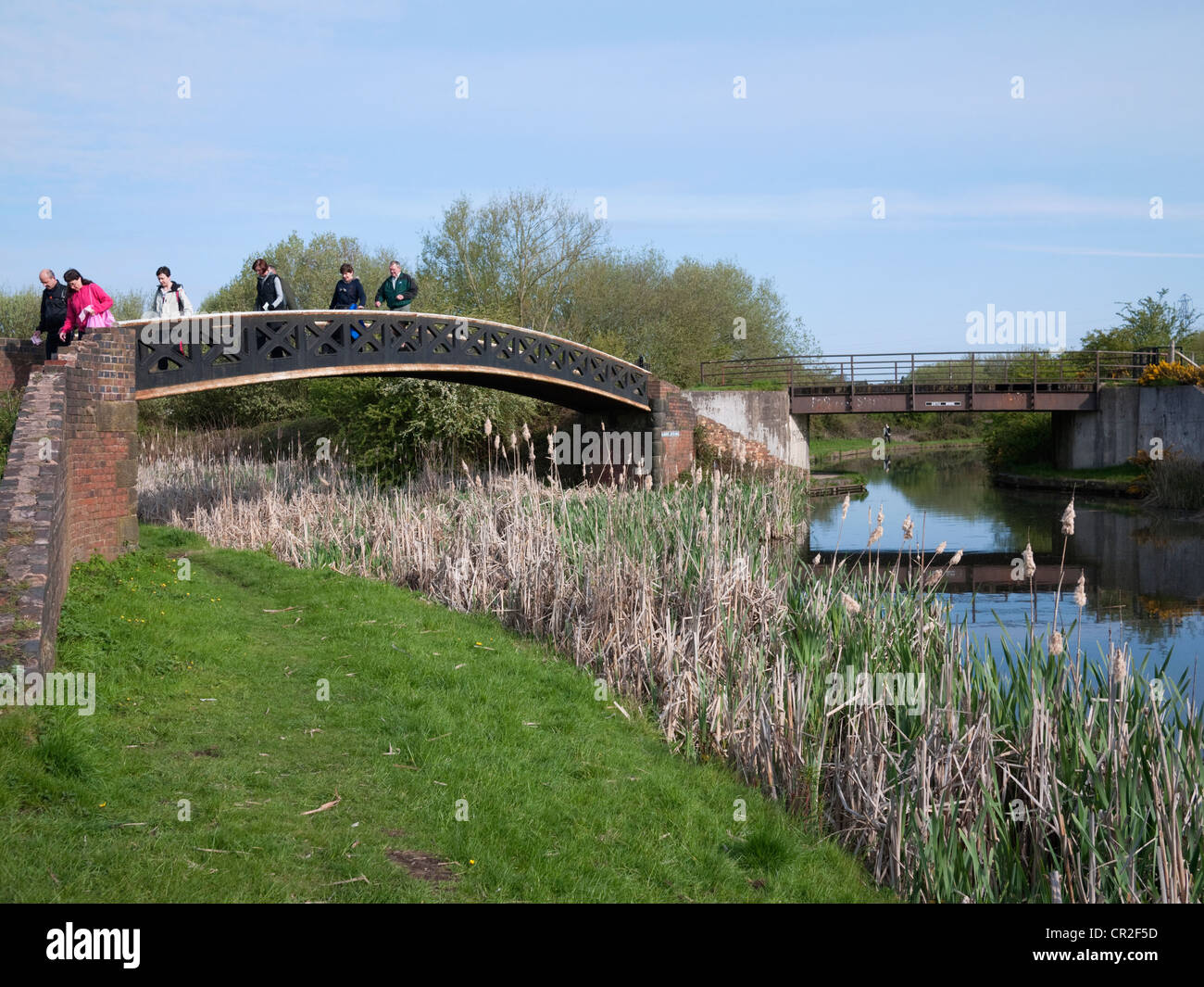 'Dudley Trail" walkers sul Dudley Canal vicino Netherton nel Black Country, West Midlands Foto Stock