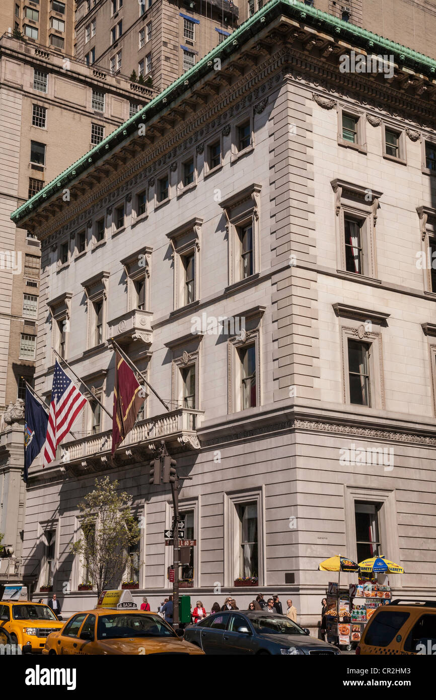 Metropolitan Club, 1-11 East 60th Street e Fifth Avenue, NYC, USA Foto Stock