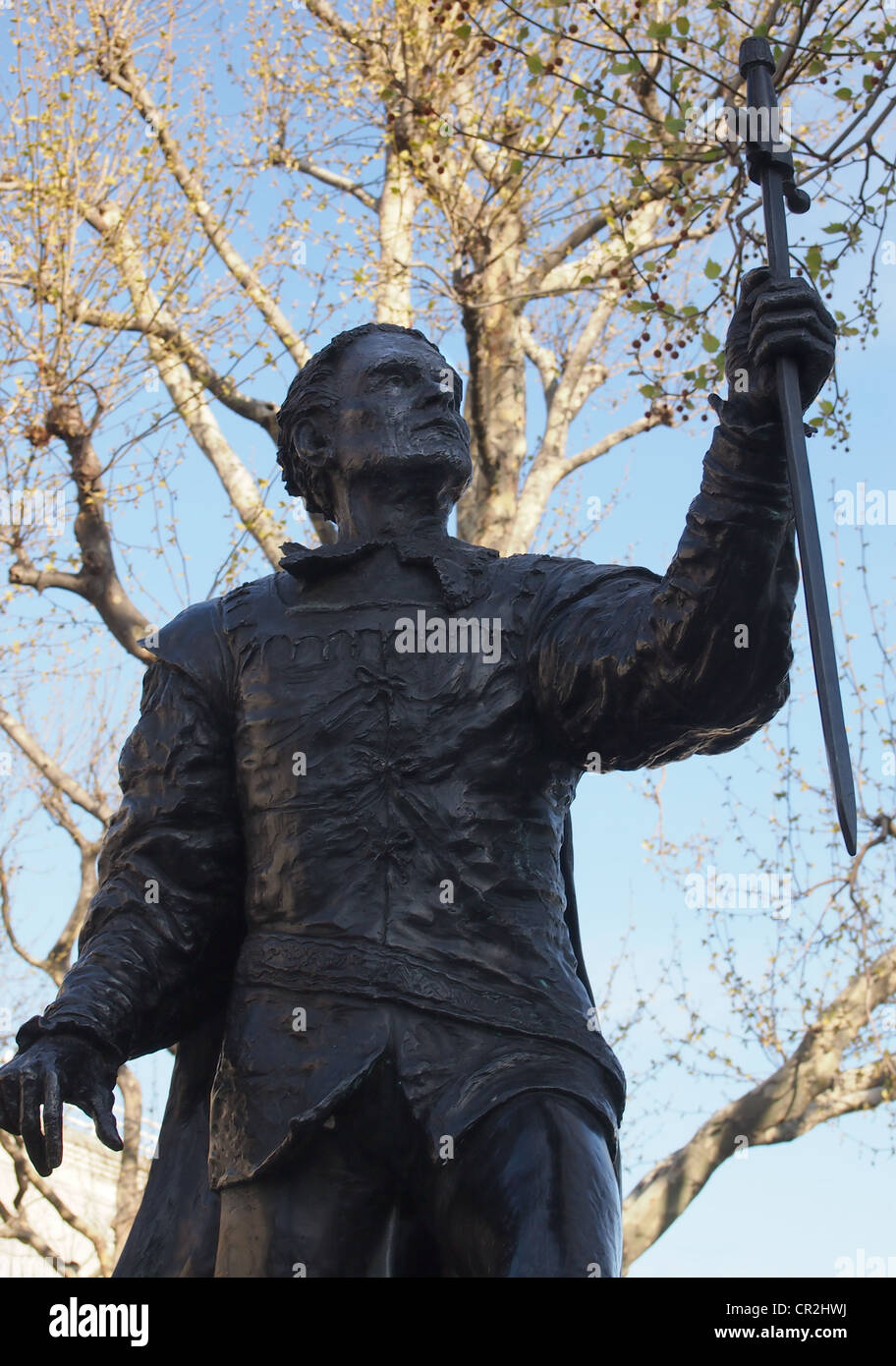 Statua di Sir Laurence Olivier come frazione dello scultore Angela Conneron London South Bank al di fuori del Teatro Nazionale Foto Stock