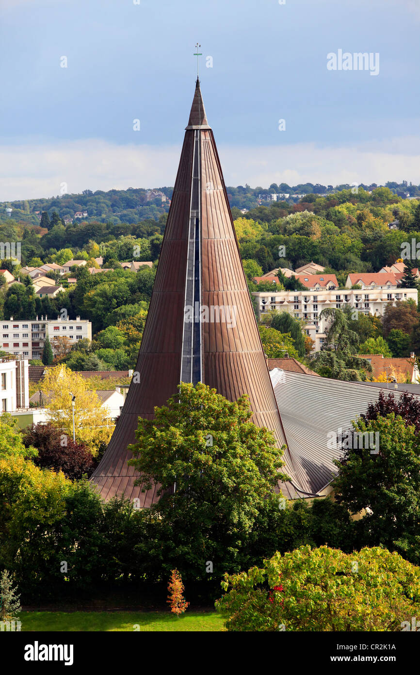 Chiesa moderna nel sobborgo di Parigi. Francia Foto Stock