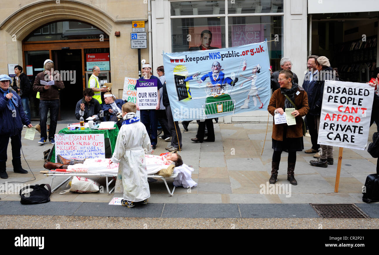 La protesta contro il taglio di NHS Foto Stock
