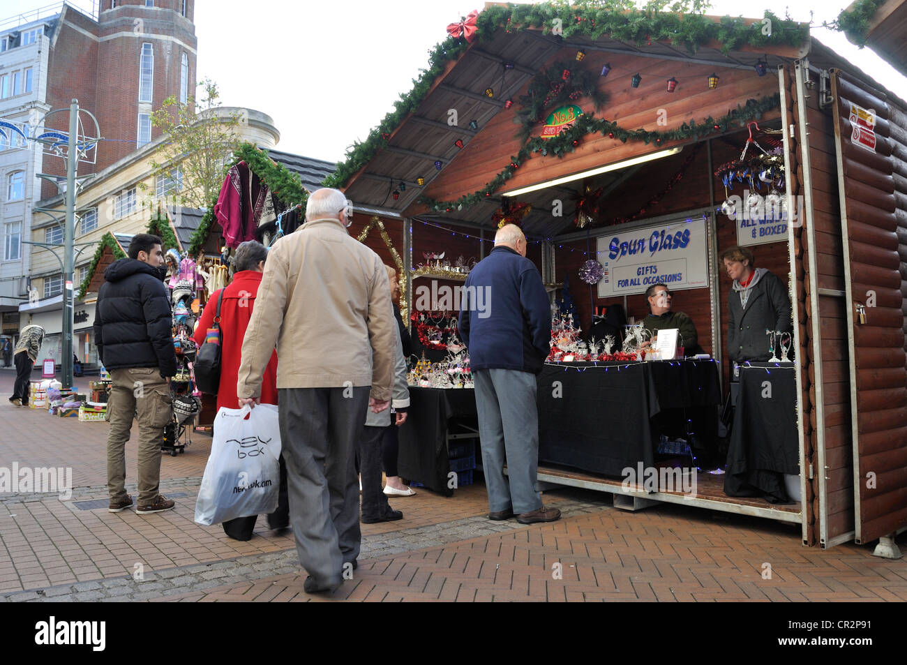 Banchi del Mercato di Natale nel centro di Bournemouth, 2011. Foto Stock