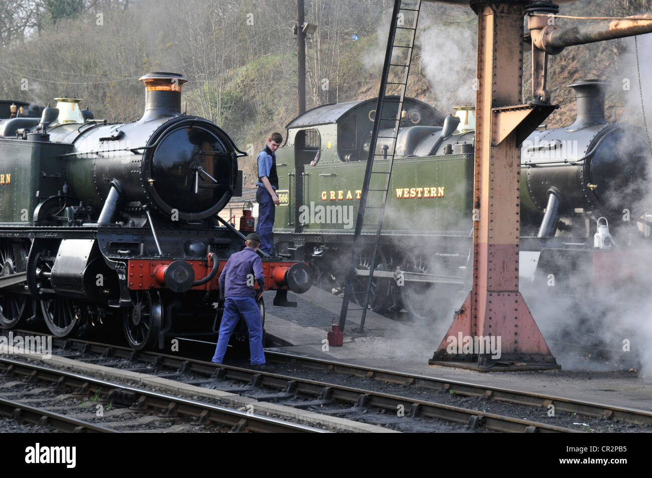 5164 4566 GWR motori serbatoio essendo preparato a Bewdley stazione sul Gala di primavera 2012 Foto Stock