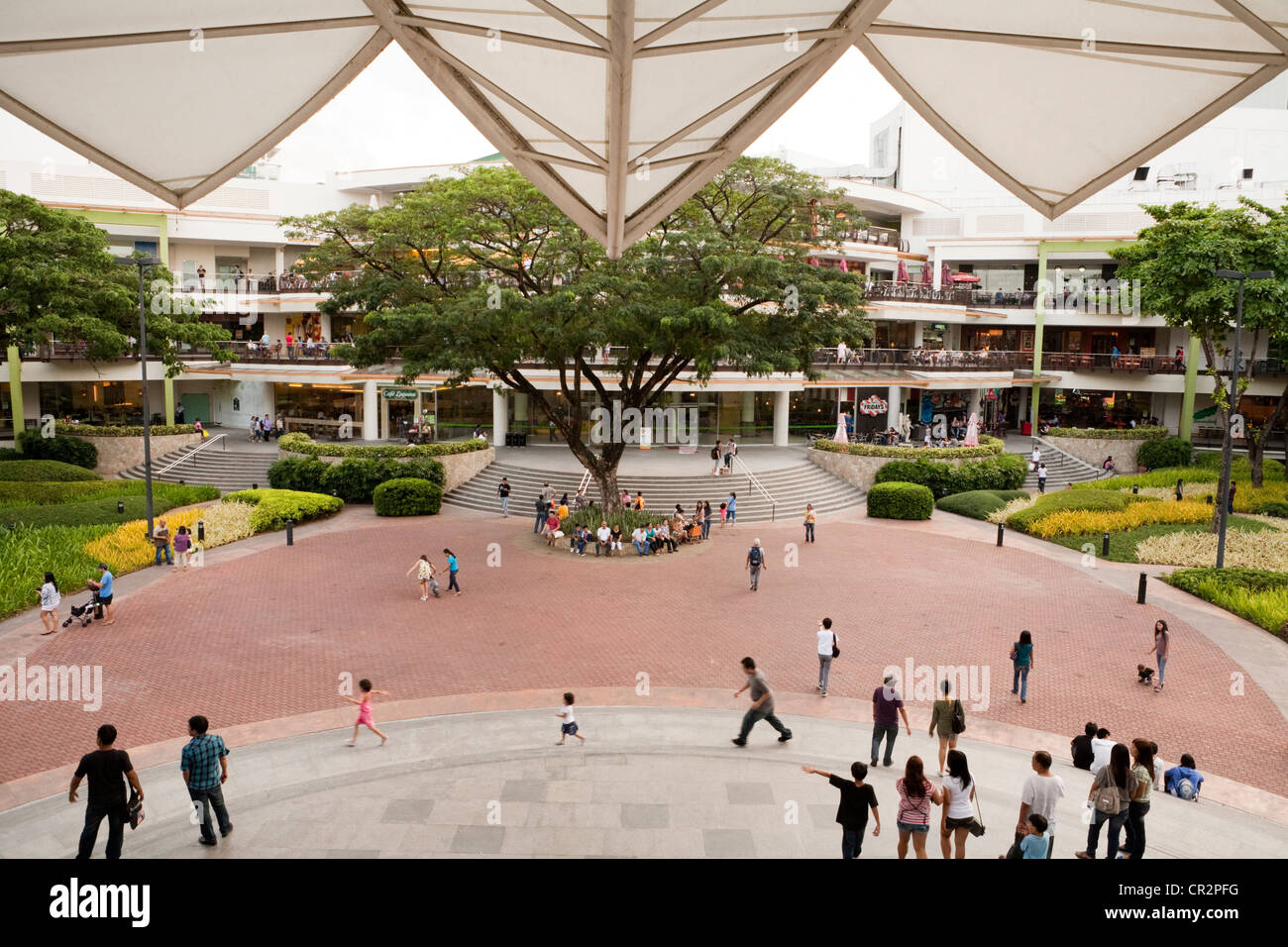 Le terrazze all'Ayala Center Cebu shopping mall, parte di Cebu Business Park. Cebu City Cebu, Visayas nelle Filippine. Foto Stock