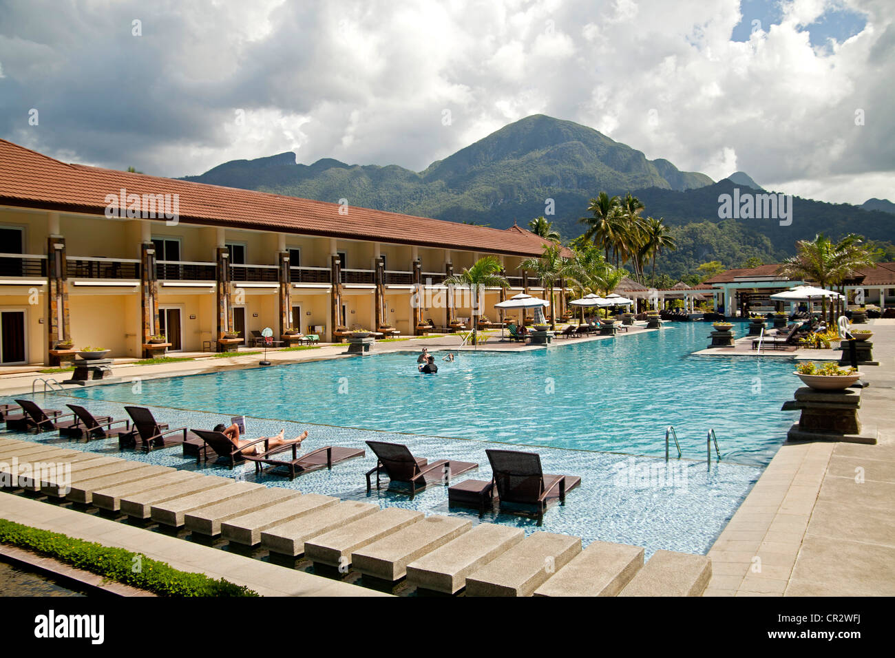 La piscina dell'Sheridan Beach Resort in Sabang, PALAWAN FILIPPINE, Asia Foto Stock
