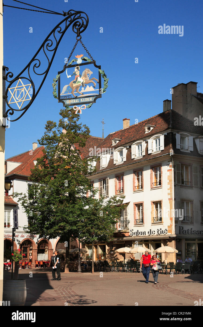 Francia, Haut Rhin, Colmar, piazza nel centro della città Foto Stock