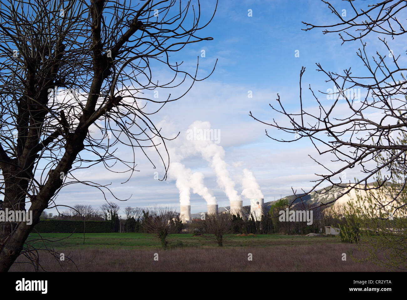 Cruas centrale nucleare sul fiume Rodano tra valence e montelimar, dipartimento di Ardeche, regione Rhône-Alpes Foto Stock