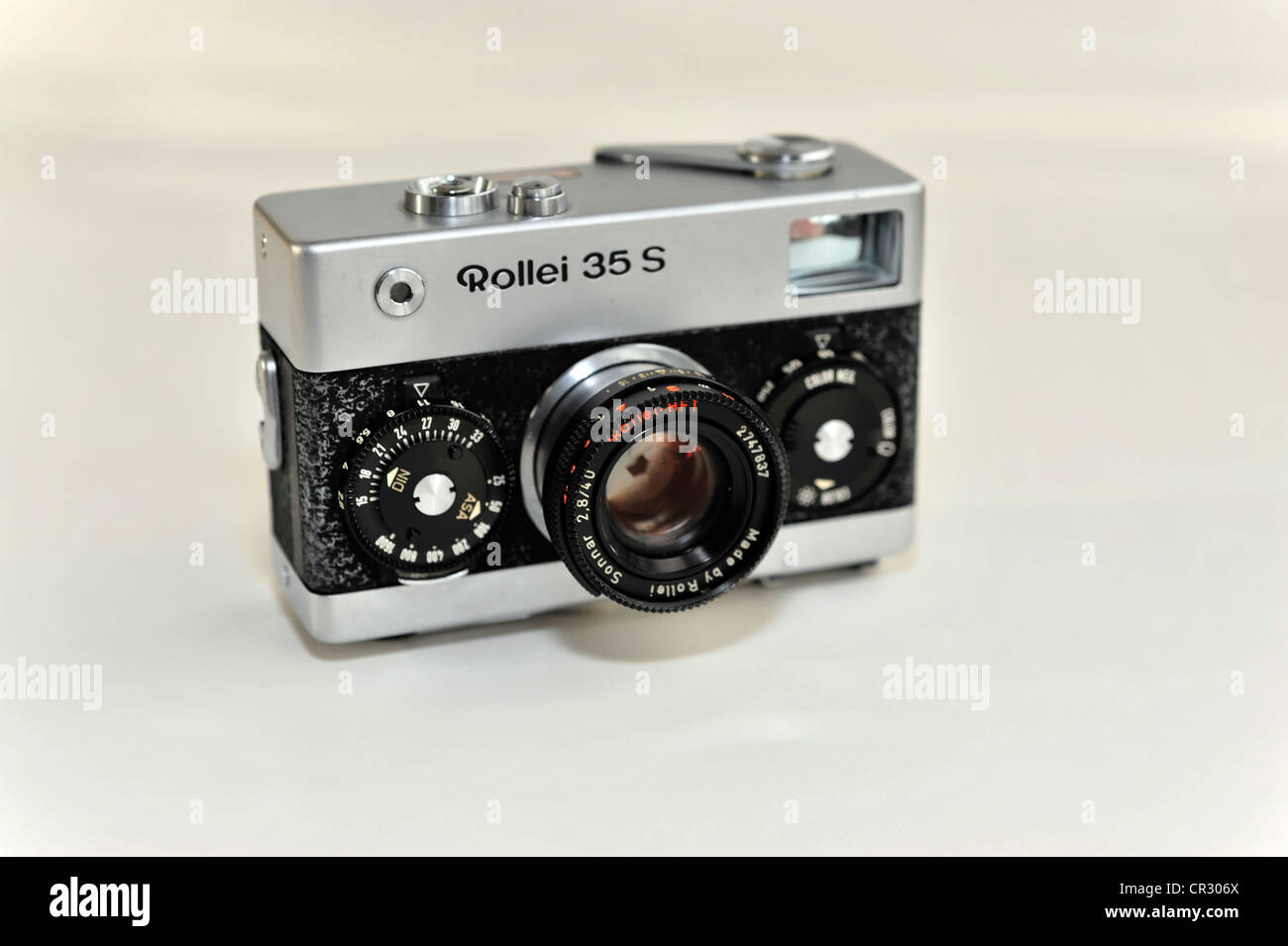 Mirino in miniatura, telecamera analogica o cinepresa, Rollei 35S con Sonnar F2.8 40mm lente Foto Stock