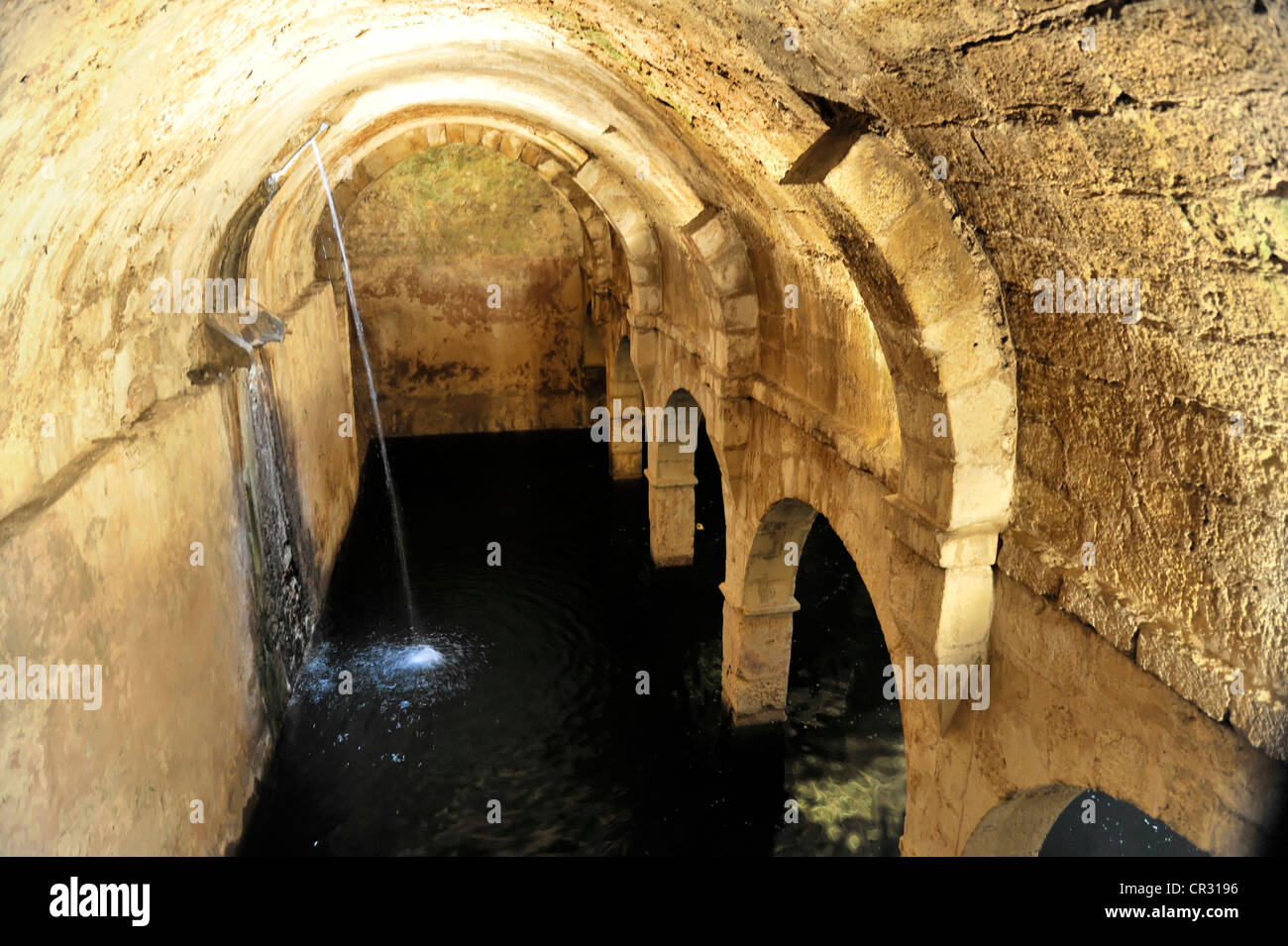 Bene, cisterna di acqua, XVI secolo, Sao Vicente de Fora monastero, costruito fino al 1624, città vecchia, Lisbona Lisboa Portogallo, Europa Foto Stock