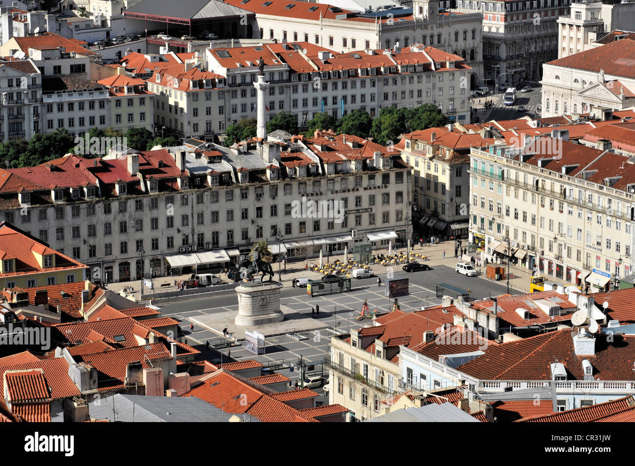 Vista da fare Castelo Sao Jorge si affaccia su Praça da Figueira square, Lisbona Lisboa Portogallo, Europa Foto Stock