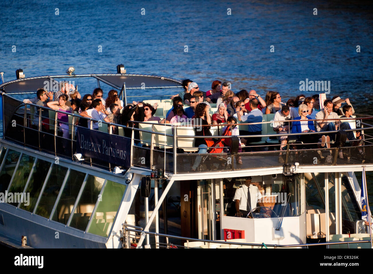 Francia, Parigi, la senna un riverboat Foto Stock