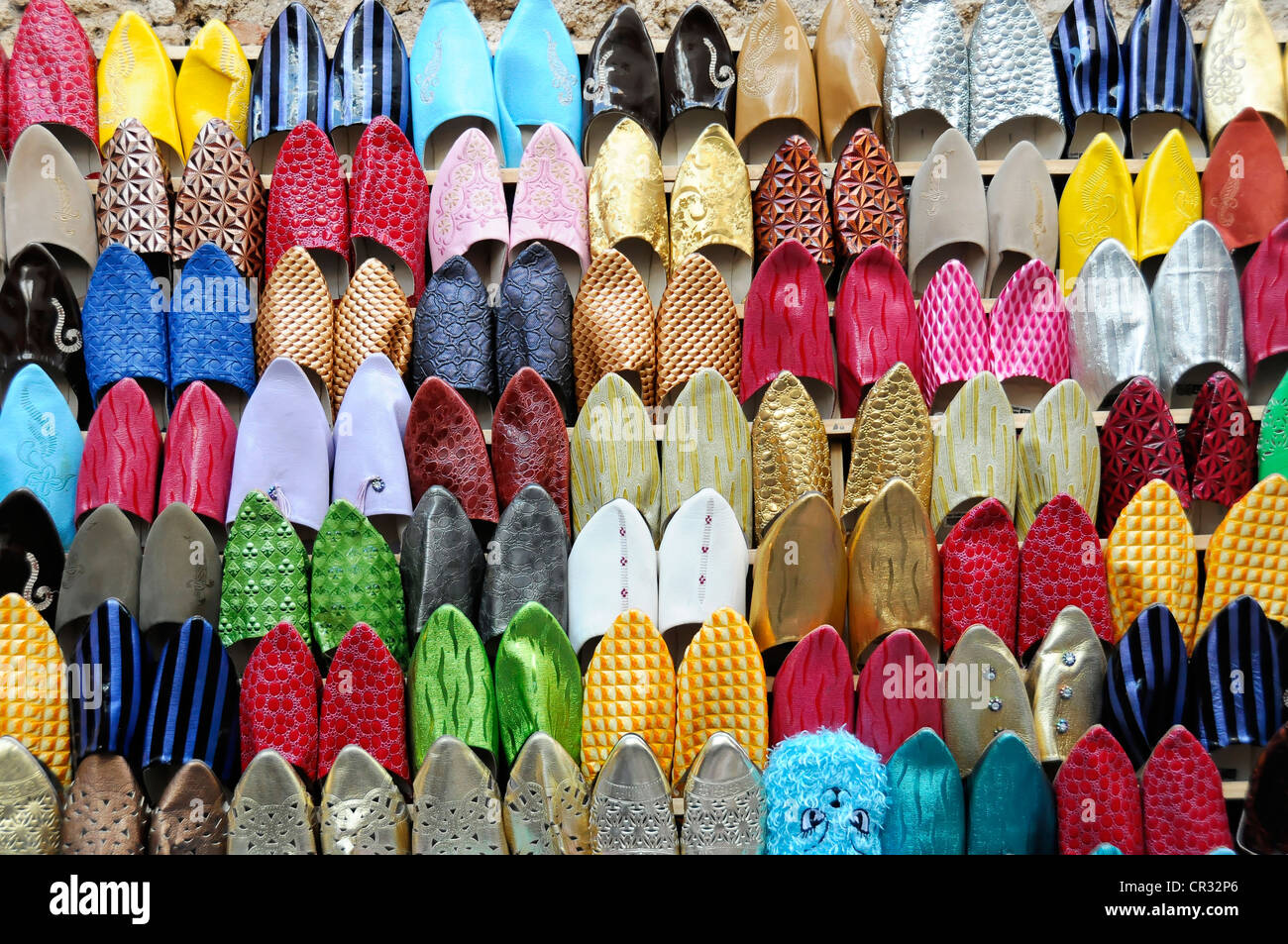 Babusch, tipica marocchina pantofole, Souk, Medina, centro storico, Chefchaouen, Marocco settentrionale, Marocco, Africa Foto Stock