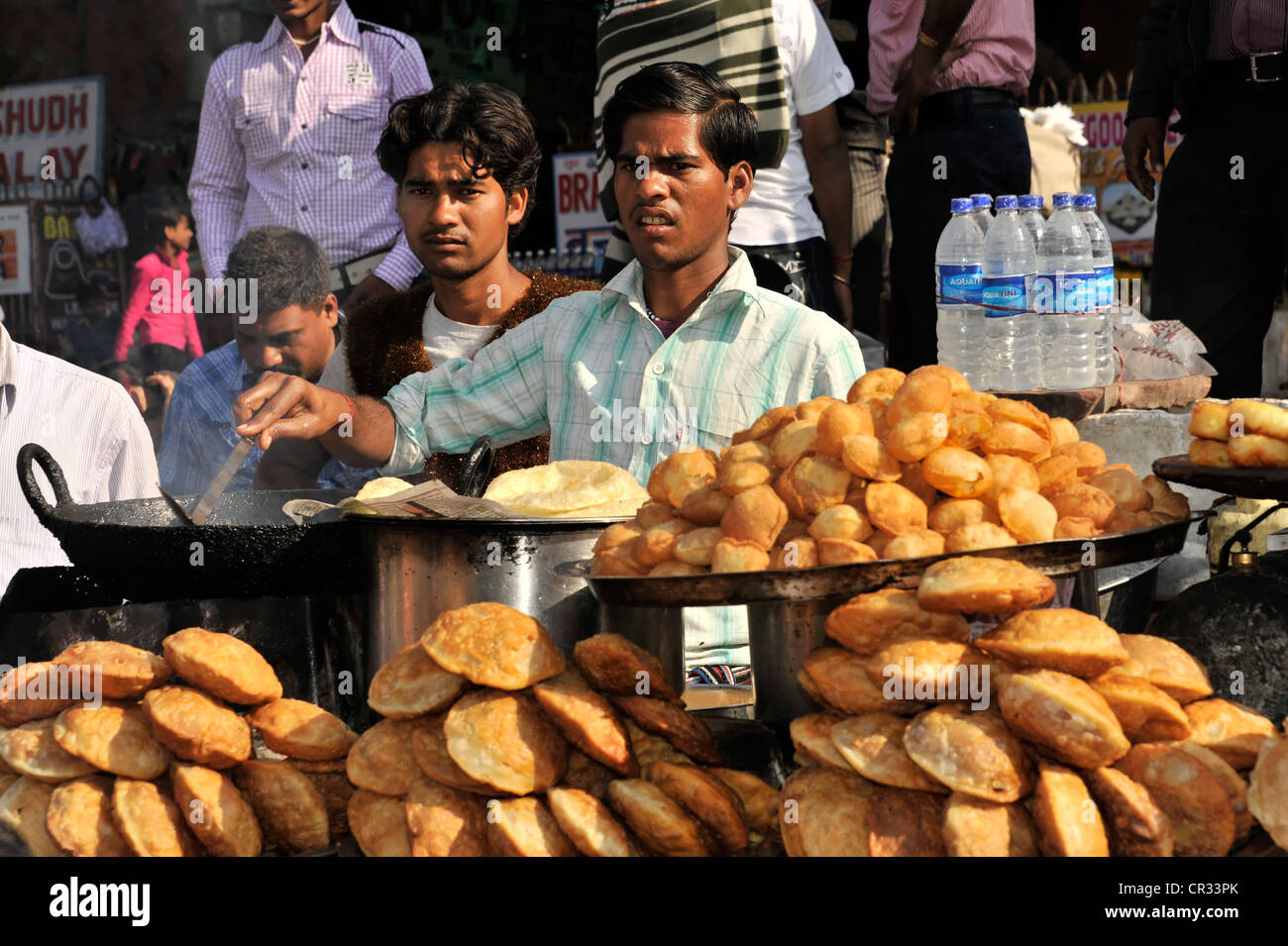 Cuocere shop, street trading, Agra, Uttar Pradesh, India del Nord, India, Asia Foto Stock
