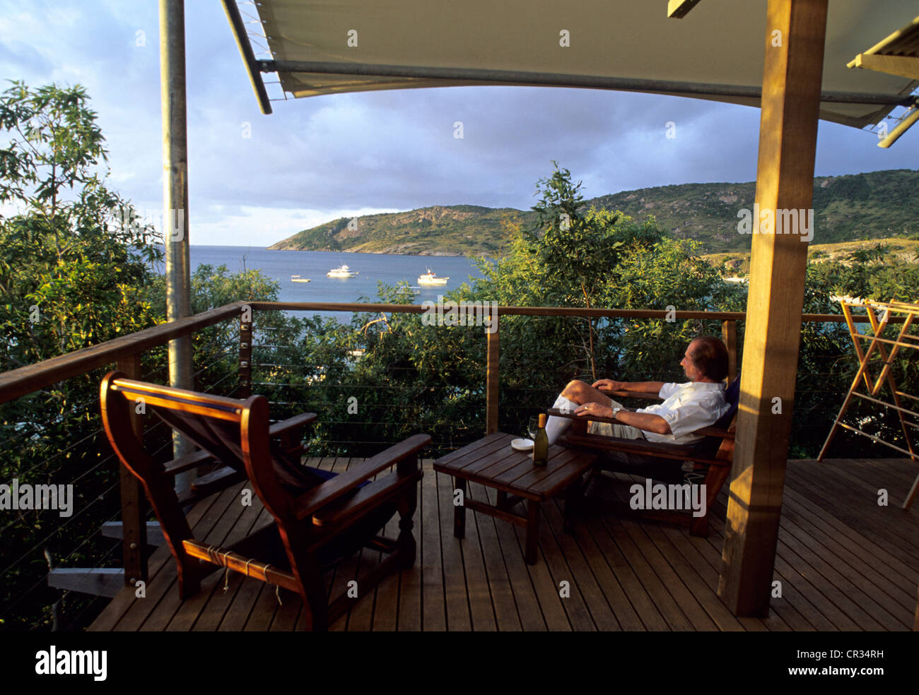 Australia, Queensland, terrazza di una suite del Lizard Island Resort si affaccia su una baia di Lizard Island Foto Stock