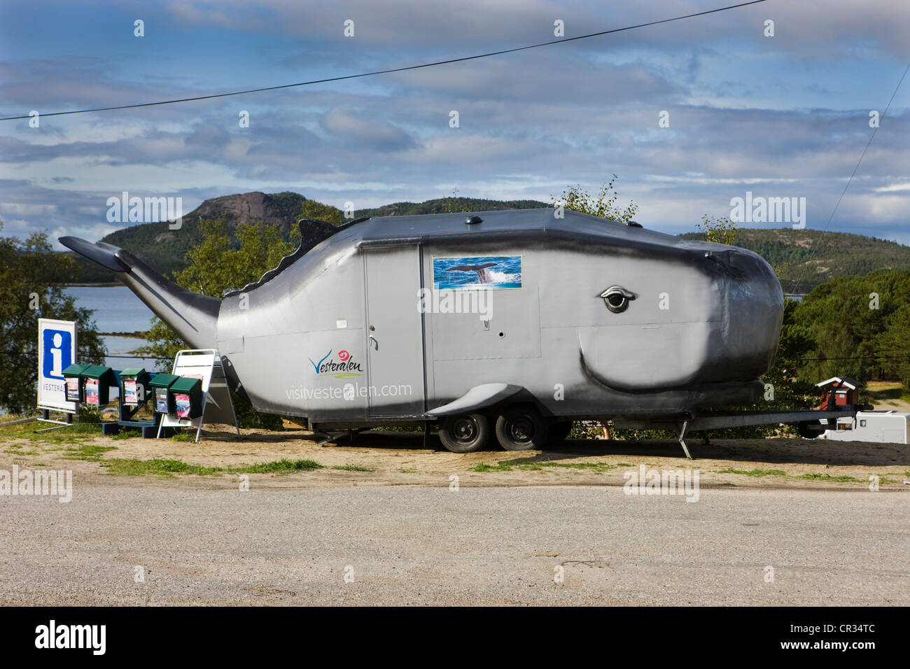 Casa mobile conformata come una balena, Norvegia, Scandinavia, Europa Foto Stock