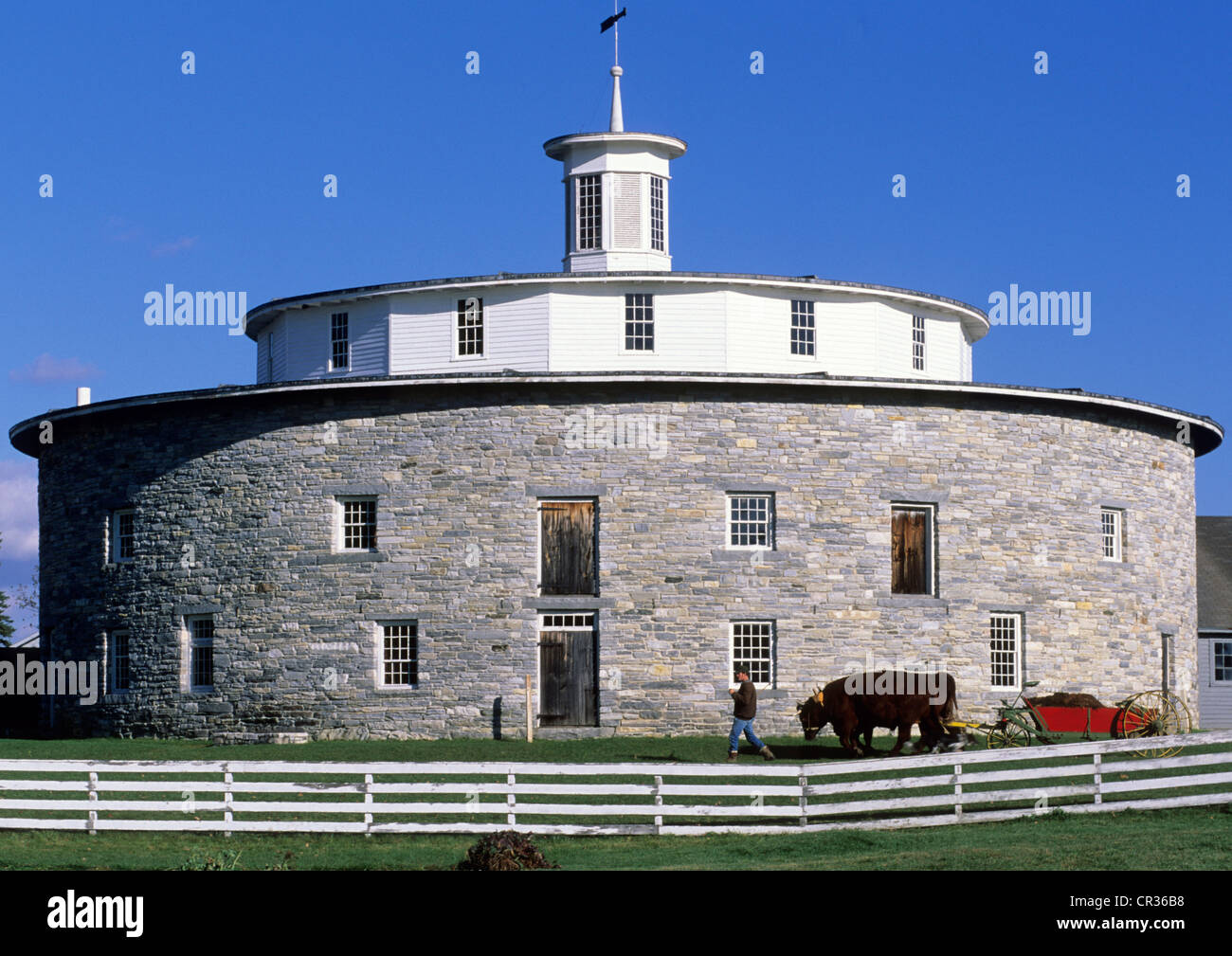 Stati Uniti, Massachusetts, Berkshires, Pittsfield, Hancock Shaker Village e round barn Foto Stock