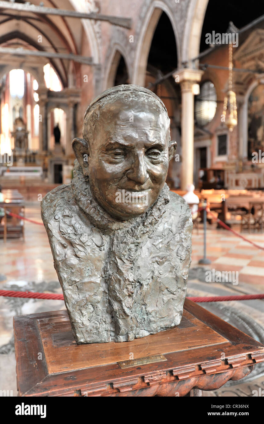 Busto di Papa Giovanni XXIII, la Chiesa di Santo Stefano Chiesa, fondata nel 1294, Venezia, Veneto, Italia, Europa Foto Stock