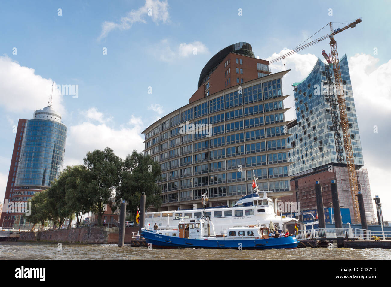 Elbphilharmonie Hamburg concert hall vista dal fiume Elba, Amburgo, Germania, Europa Foto Stock