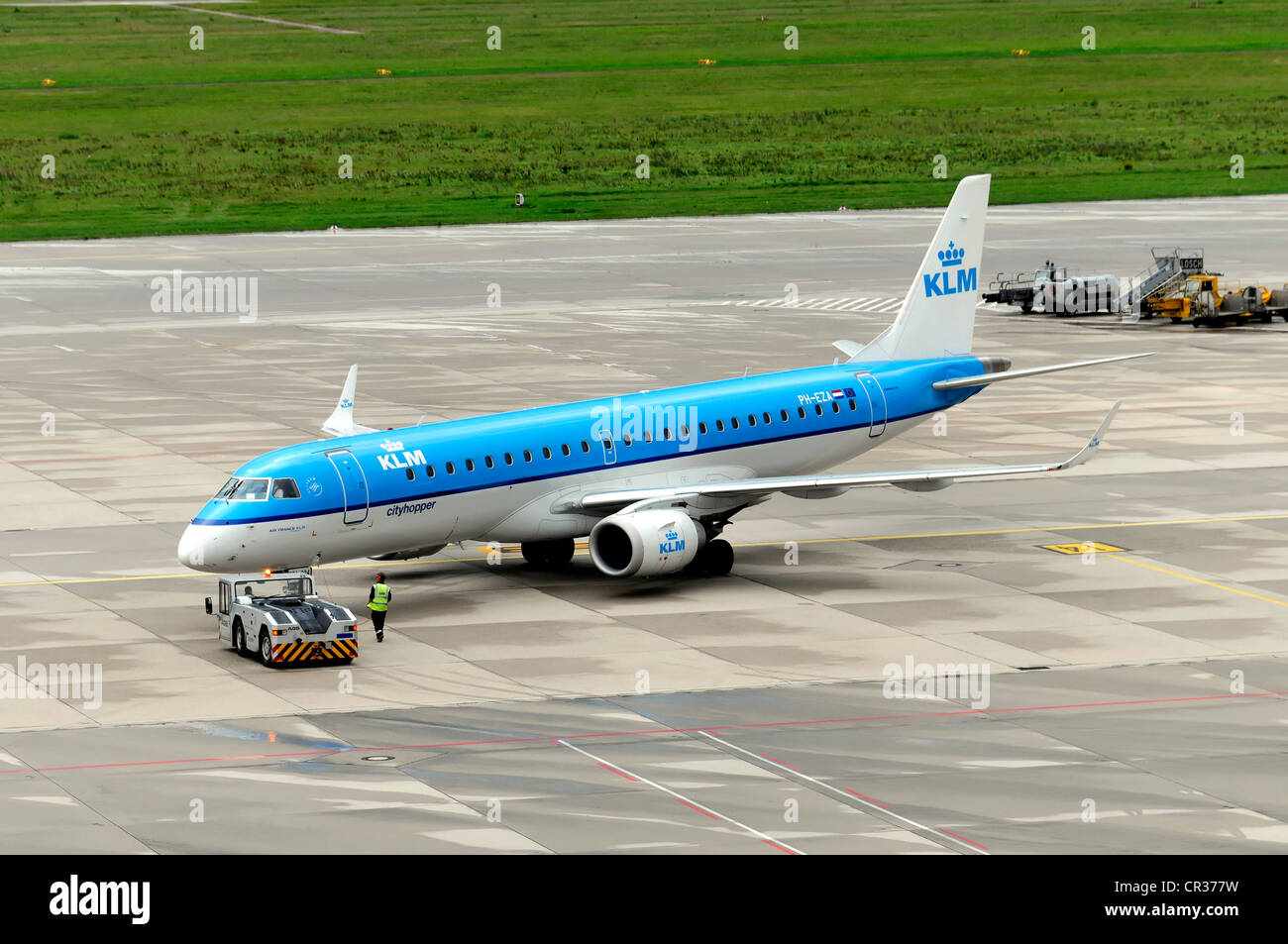 PH-EZA, KLM cityhopper Embraer ERJ-190-100 STD, Aeroporto di Stoccarda Stoccarda, Baden-Wuerttemberg, Germania, Europa Foto Stock