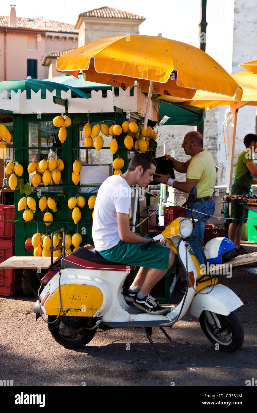 L'Italia, Lombardia, Lago di Garda, Sirmione Foto Stock