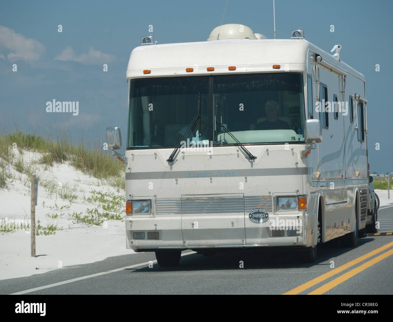 RV veicolo ricreativo touring strada costiera la spiaggia di Pensacola Florida USA Foto Stock