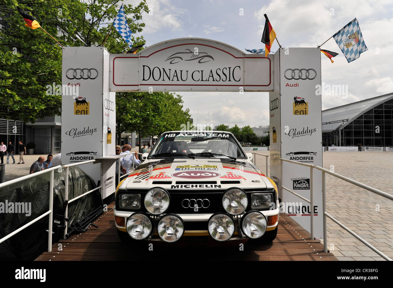 Inizio e fine del DONAU CLASSIC 2011 vintage car race, Audi Forum di Ingolstadt, Baviera, Germania, Europa Foto Stock