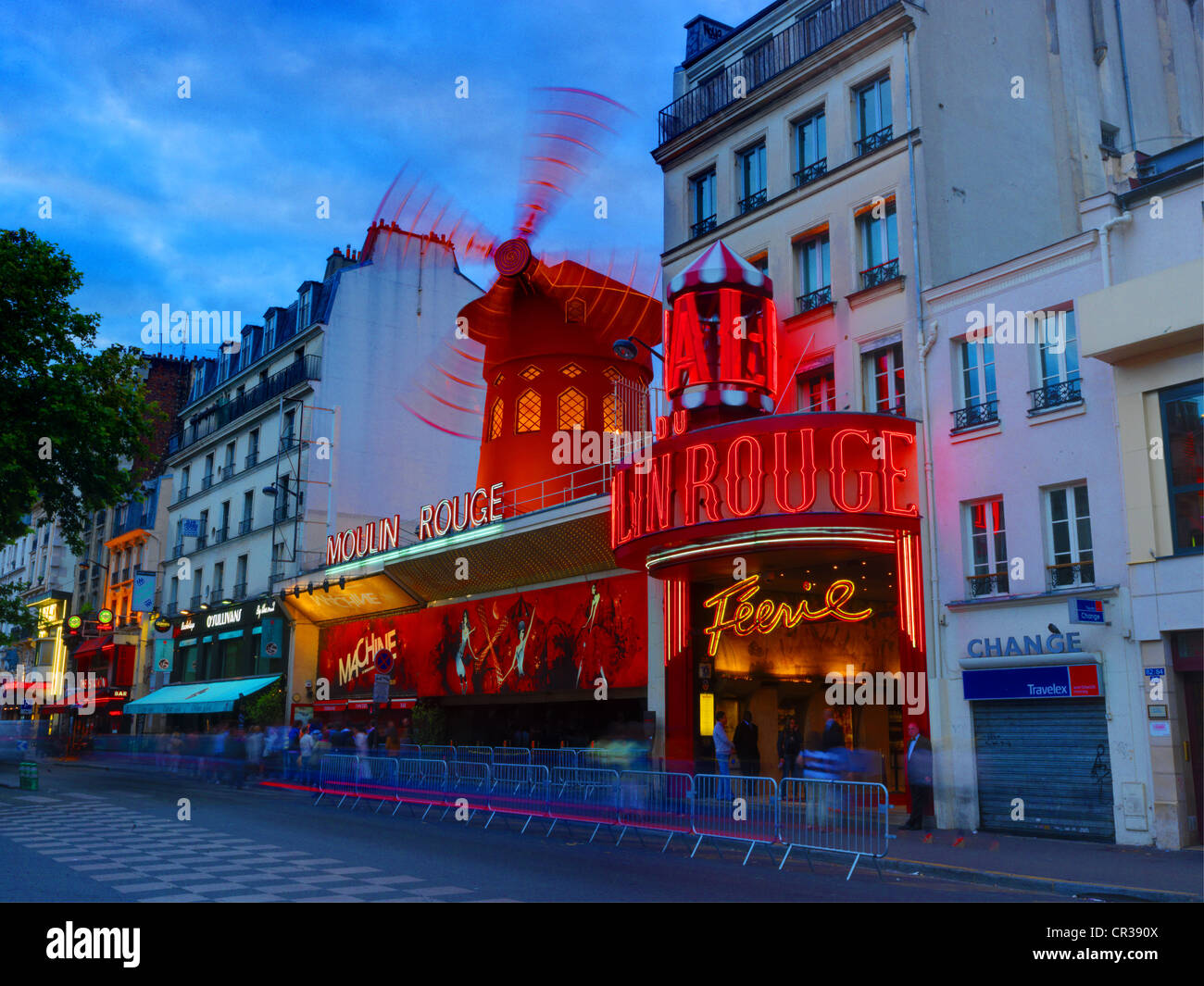 Moulin Rouge a Pigalle, Paris Foto Stock