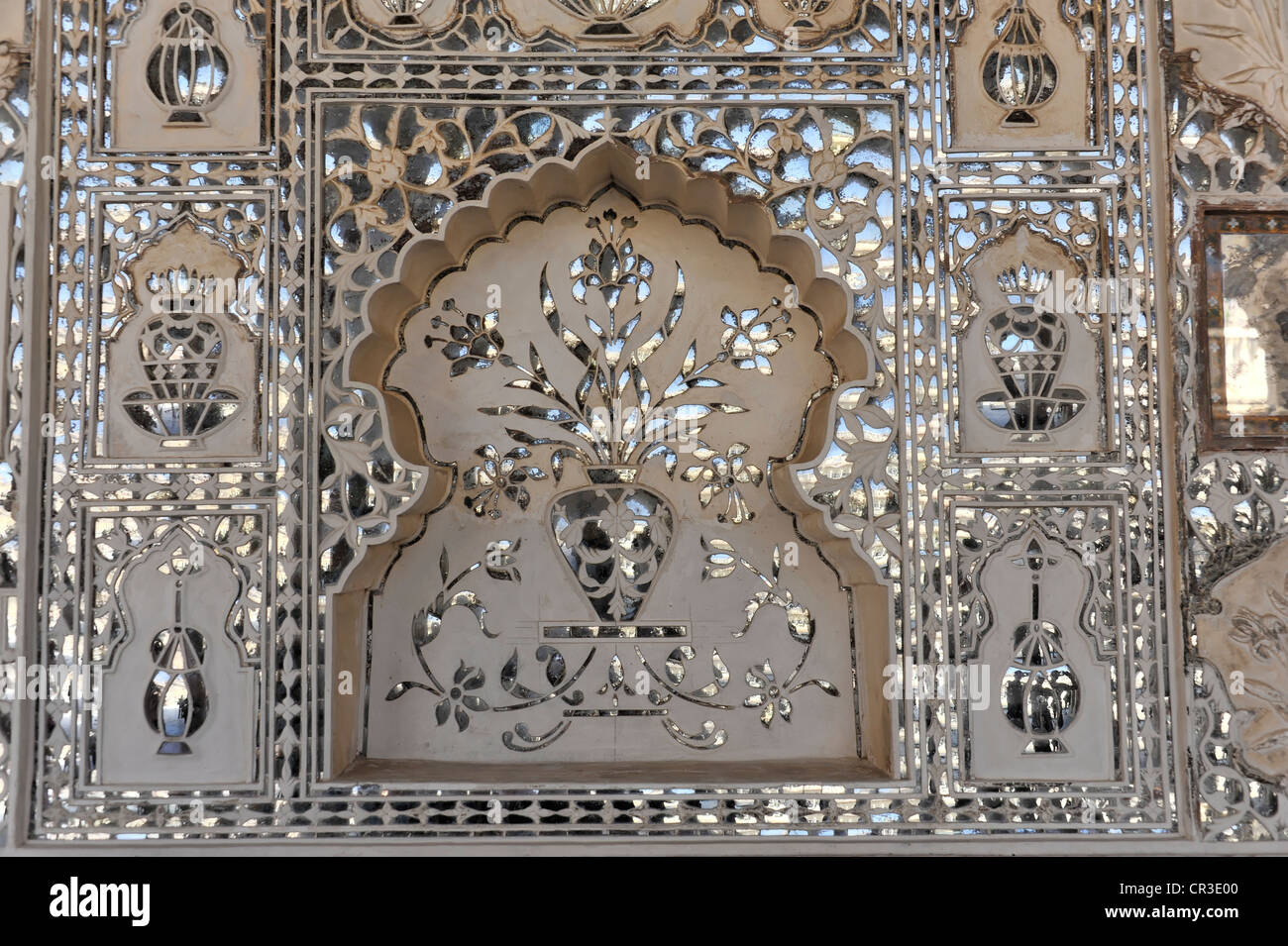 Specchio la decorazione della Sala della Vittoria, Jai Mandir, Ambra Fort, ambra, vicino a Jaipur, Rajasthan, Nord India, India, Asia del Sud Foto Stock
