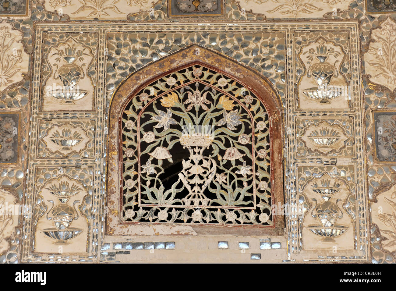 Specchio la decorazione della Sala della Vittoria, Jai Mandir, Ambra Fort, ambra, vicino a Jaipur, Rajasthan, Nord India, India, Asia del Sud Foto Stock