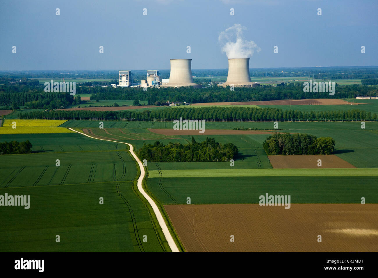 Francia, Loir et Cher, Mer, panoramica della centrale nucleare di Saint Laurent les eaux (vista aerea) Foto Stock