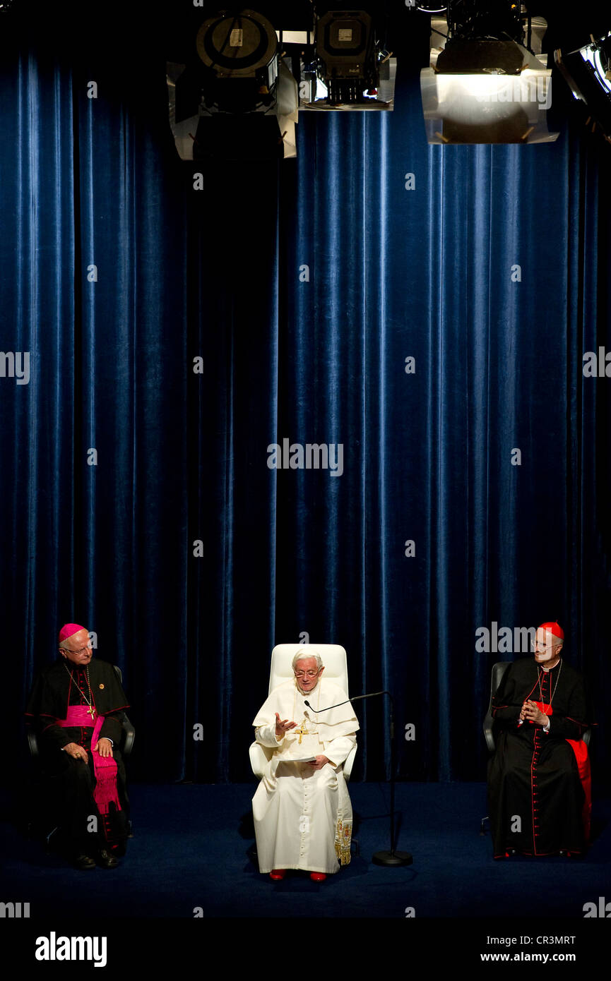 Visita di Papa Benedetto XVI il 25 settembre 2011, il parlato a Freiburg Concert Hall, insieme a Robert Zollitsch, il Foto Stock