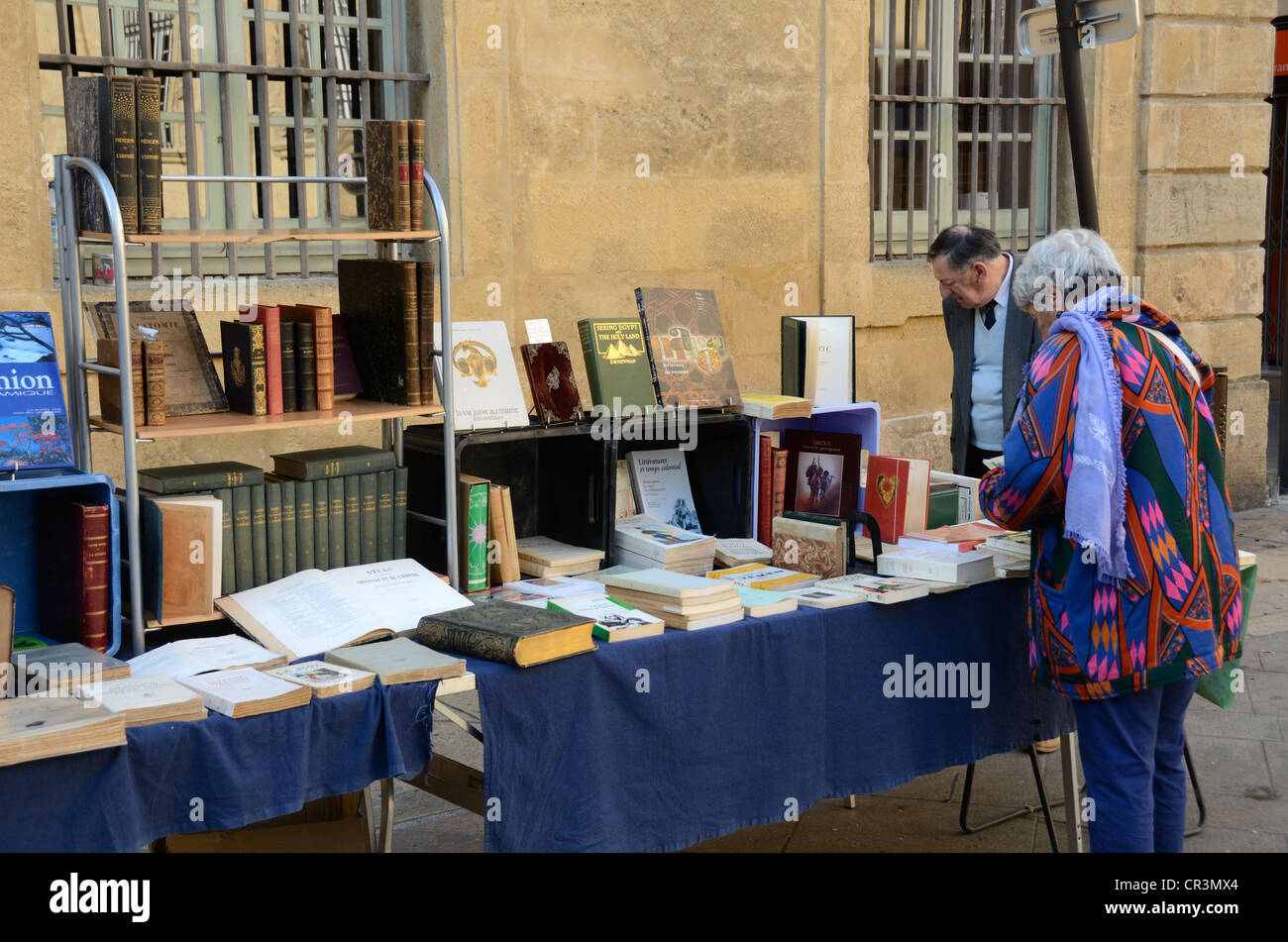Salone del libro di seconda mano Prenota stallo o prenota venditore Place de la Mairie di Aix-en-Provence Provence Francia Foto Stock