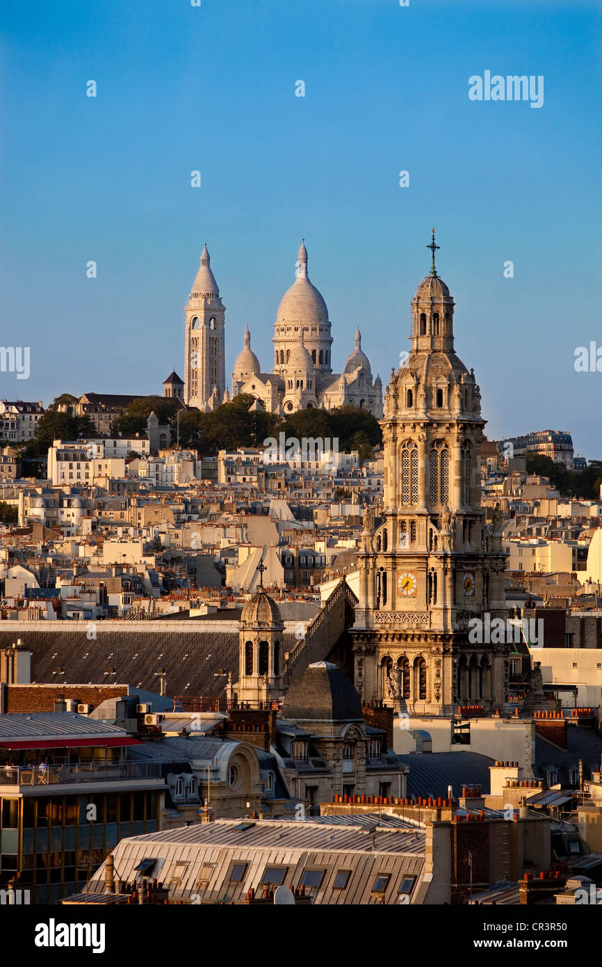 Francia, Parigi, quartiere di Montmartre, Basilique du Sacre Coeur (la Basilica del Sacro Cuore) e la Sainte Trinite (Santo Foto Stock