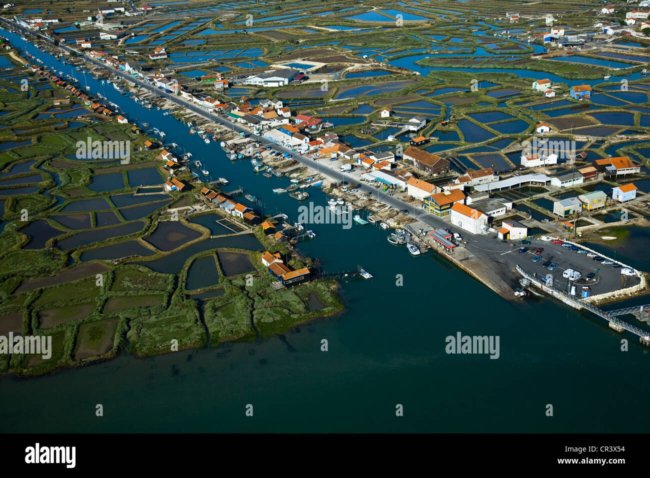 Francia, Charente Maritime, la Greve e il canale del Tremblade in corrispondenza della bocca della Seudre, oyster baite (vista aerea) Foto Stock