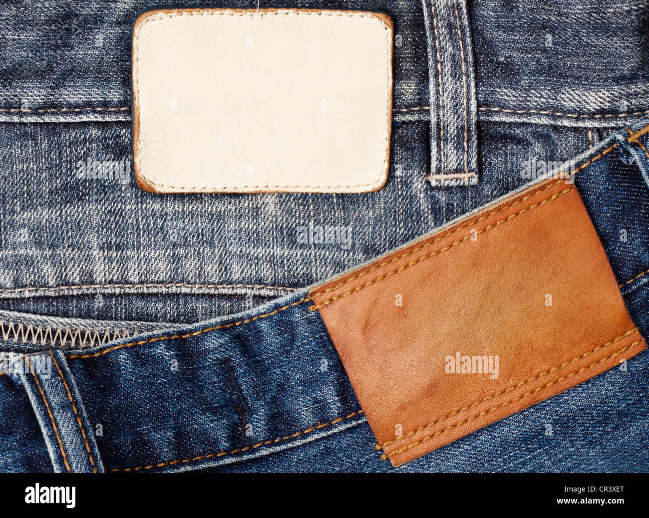 Jeans,etichetta,cuoio,abbigliamento,denim tela,,tessuto,texture tessili,,blu,marrone Foto Stock