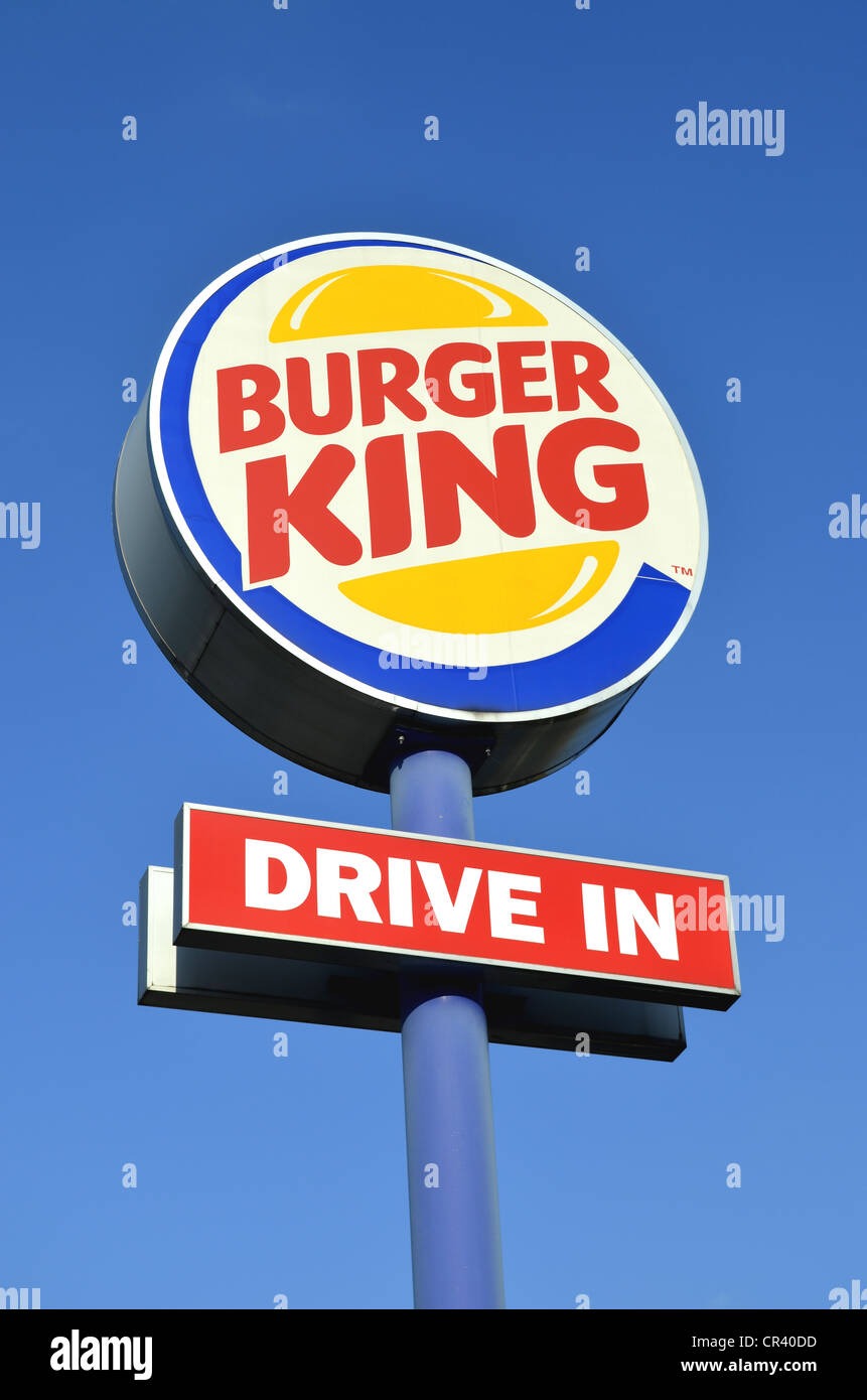 Burger King restaurant sign, drive-in ristorante, Germania, Europa PublicGround Foto Stock